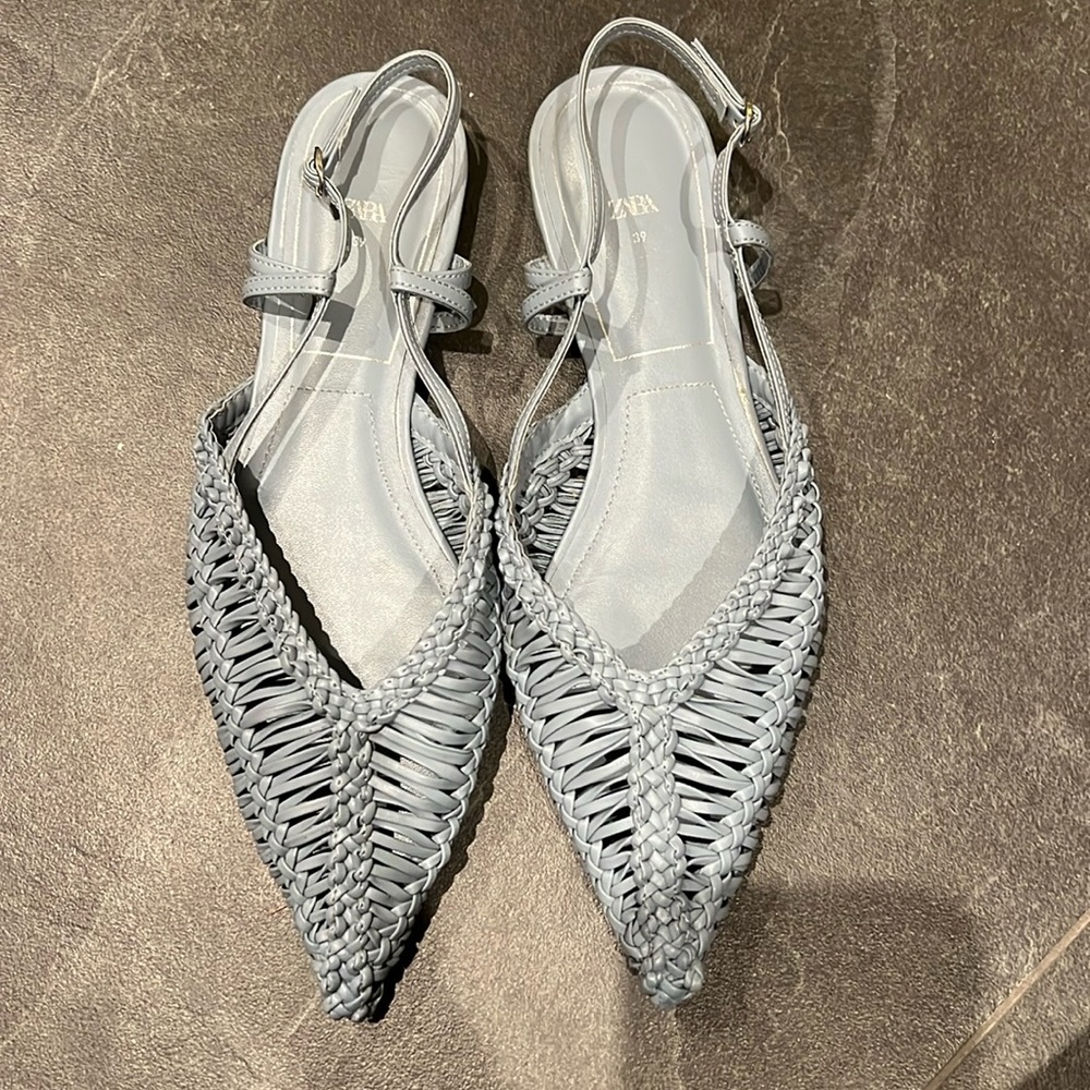 ZARA BABY BLUE POINTED FLAT SANDALS SIZE 39 (W8)